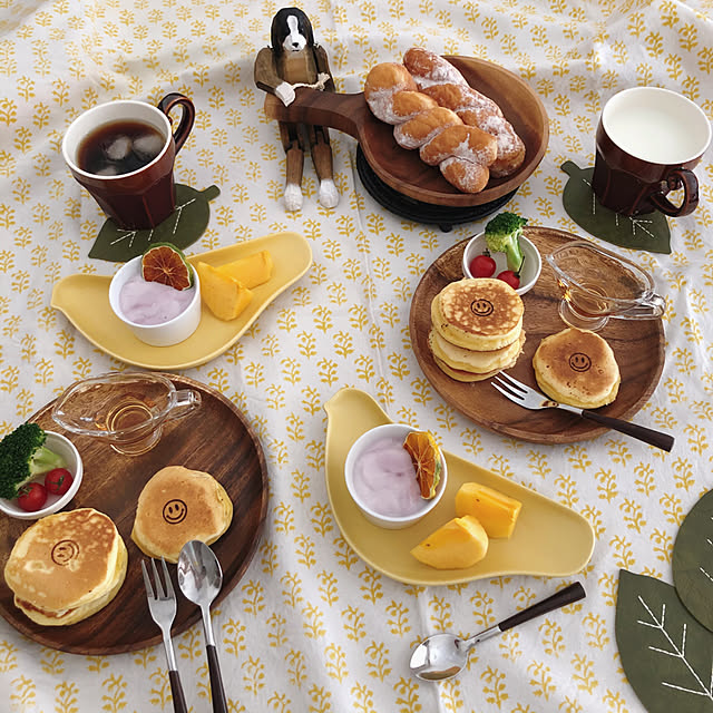 アイアン,なべしき,パンケーキ,コーヒー,焼きごて,スマイル,セリア,ガラス,ナチュラルキッチン,葉っぱ,コースター,マグカップ,お皿,とり,木のお皿,テーブルコーディネート,いぬ,テーブルクロス,モモナチュラル,雑貨,スタディオクリップ,パン,My Desk oの部屋