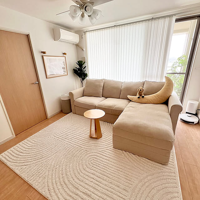 韓国インテリア,北欧ナチュラル,北欧インテリア,丸テーブルのある暮らし,丸テーブル,カーペット ニトリ,カーペット,IKEA購入品,IKEAソファ,IKEA,無地良品,ソファー&クッション,ソファーまわり,ソファ,リビングダイニング,リビング,ニトリ,北欧,Lounge ktumi_roomの部屋