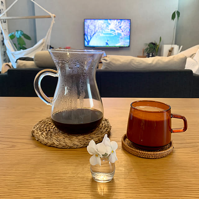 Lounge,コーヒータイム,ナチュラルカラー,花瓶,フラワーベース,ミニフラワーベース,ガラス瓶,小瓶,ビオラ,seria,セリアの花瓶 Minteaの部屋