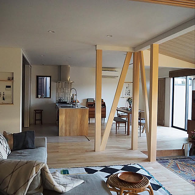 モロッコクッション,北欧雑貨,スウェーデンハウスリフォーム,モダンインテリア,北欧インテリア,swedenhousereform,薪ストーブのある暮らし,木が好き,北欧家具,薪ストーブのある家,mix style,アクタス,ACTUS,mixinterior,薪ストーブ,WOODONE,WOODONEのキッチン,Marshall,北欧ヴィンテージ,ビューロー,ライディングビューロー,Overview Kozueの部屋