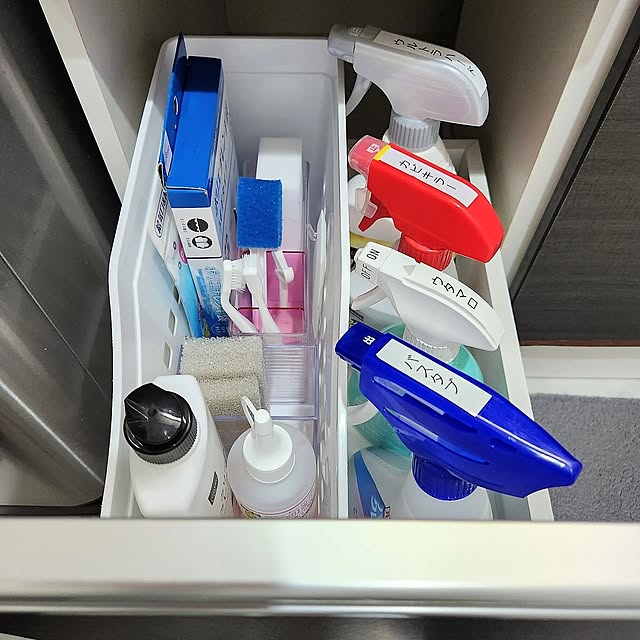 Bathroom,ダイソー,収納ボックス,ラベリング,ビニール手袋,フィルムフック,スプレー洗剤,シリコンスクレーパー,洗面台引き出し収納,掃除道具の収納,ニトリ　毎日とりかえキッチンスポンジ,上から探す,整理収納,エコ,再利用 love1017の部屋