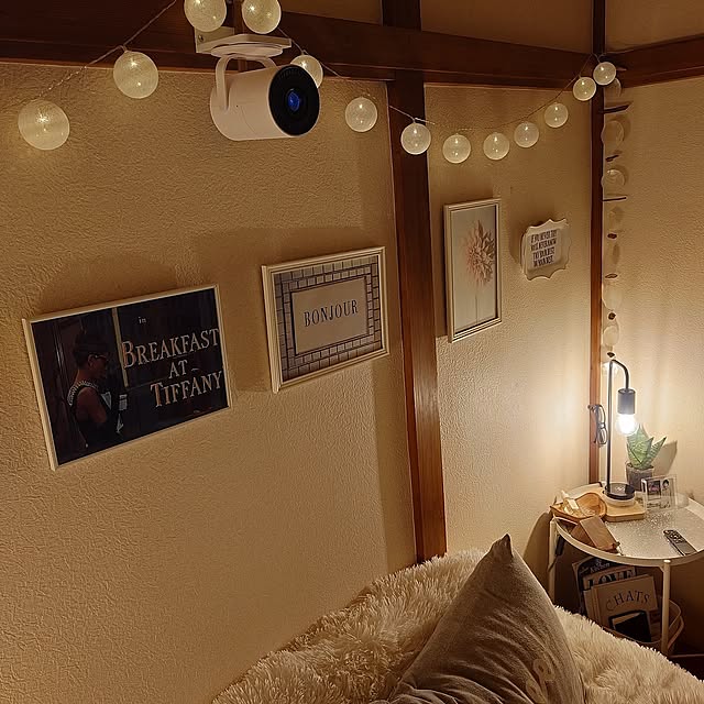 Bedroom,築50年の家,寝室,寝室インテリア,ベッドルーム,プロジェクター,プロジェクターのある部屋,プロジェクターのある生活,プロジェクターのある暮らし,プロジェクタースクリーン,WISHOLY,ダイソー kumikkeyの部屋