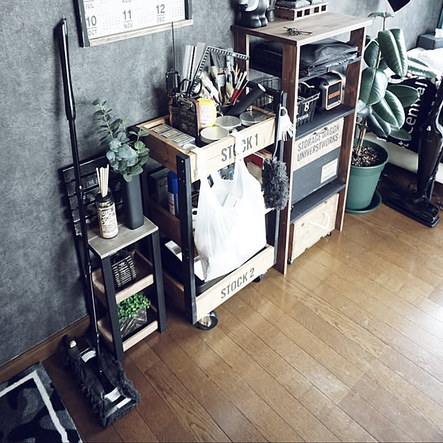 クイックルワイパー 黒,ワゴン収納,LIMIA→UNIVERSTWORKS,LIMIAやってます,インスタ→maaco.uw,いいねコメントフォローありがとう,日々感謝/ありがとうございます,男前インテリア,マイルーム,UNIVERSTWORKS/MAACO,100均,100均インテリア,sony a6000,100均リメイク,DIY,壁紙屋本舗,木製ボックス,ステンシル,DIYREPi→MAACO maacoの部屋