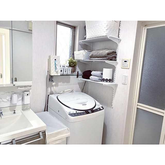 ランドリーバスケット,モノトーンインテリア,すっきり暮らしたい,シンプル,海外風インテリア,グレーインテリア,すっきり暮らす,シンプルインテリア,グレーも好き,白黒,心地よい暮らし,シンプルが好き,ホテルライク,シンプルモノトーン,ミニマリスト,モノトーン,快適な暮らし,simple,片付けやすい,生活感をなくしたい,シンプルモダン,モダンインテリアに憧れる,わんこと暮らす家,Bathroom _rm_の部屋