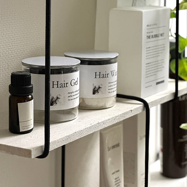 Bathroom,ヘアワックス詰め替え容器,ヘアジェル詰め替え容器,自作ラベル,ダイソーのキャニスター,新生活,一人暮らし,ホワイトインテリア,シンプルインテリア,モノトーンインテリア,一人暮らしインテリア,インスタ→sns.insta,100均 SnSの部屋