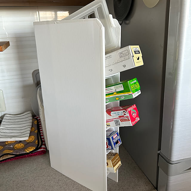 Kitchen,ラップ,ラップスタンド,ラップ類,ラップ収納DIY,ラップ入れ,ラップ置き場,ラップホルダー,ラップ収納,キッチン収納,プラダン,隙間活用,プラダン工作,プラダン DIY suemonta14の部屋