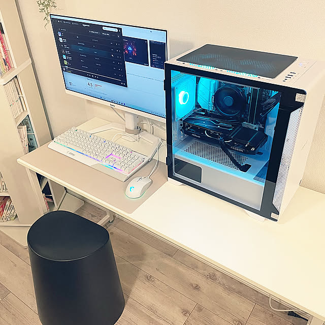 My Desk,ゲーミングデスク,ゲーミングpcがある生活,ゲーミングキーボード,ゲーミングモニター,ゲーミングPC,本棚,収納,ワークスペース,パソコンデスク,狭小住宅,漫画収納,パソコンコーナー,パソコンスペース,建売住宅,こどもと暮らす colorの部屋