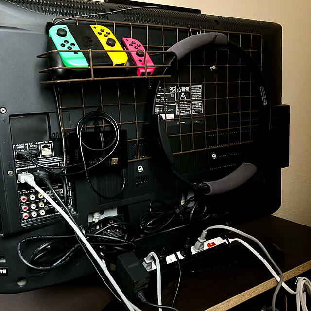 配線,ワイヤーネット収納,ゲームコントローラー収納,テレビの配線,テレビ裏収納,子供4人,セリア,ハンドメイド,ダイソー,Lounge,60件保存！ nekodaの部屋