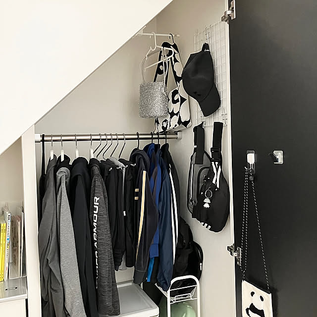 My Shelf,階段下収納,つっぱり棒補助板コーナー用,ワイヤーラック,吊り下げ収納,デッドスペース,モノトーン,ホワイトインテリア,グレーインテリア,ホワイト×グレー yu-yuukiの部屋