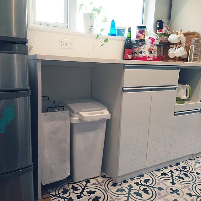 Kitchen,ごみ箱,密封ダストボックス,ダイソー,ランドリーバスケット,プチプラ,ホワイト haruharuの部屋