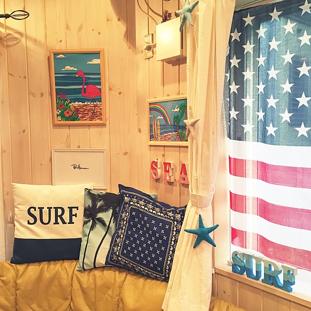 On Walls,アメリカン,西海岸風,木の家,ロンハーマン風,ハンドメイド,板壁,アルファベット,ロンハーマン,ヘザーブラウン,ビーチスタイル,ベイフロー,シェル,星条旗,星,ニトリのクッションカバー,カリフォルニアスタイル,アルファベットオブジェ,雑貨,スターフィシュ,3コインズ,カフェ風,西海岸インテリア,輸入住宅,クッション,ヘザーブラウン風,グラデーション,ニトリ,フラミンゴ,絵 Hanaの部屋