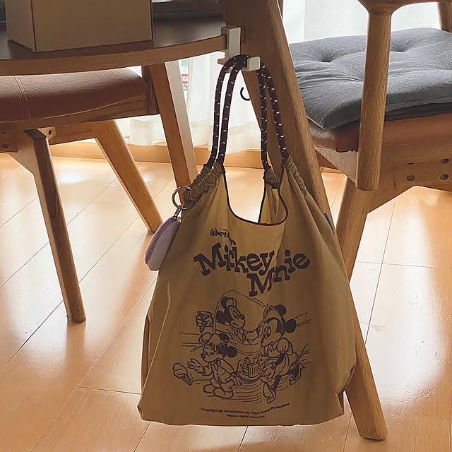 Lounge,disney,ミッキーマウス,セリア,seria,セリアのフック,丸型テーブル,丸型ダイニングテーブル,ball&chain,ボールアンドチェーン,カバンの置き場所 takubonchanの部屋