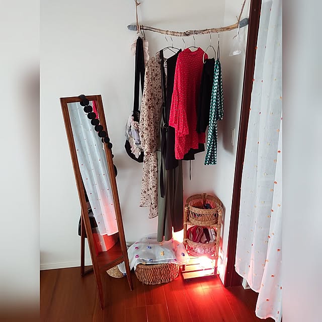 Bedroom,DIY,うさぎ,うさぎと暮らす,うさぎの放し飼い,子どもと暮らす,マンション暮らし,Salyu！,流木ハンガー,流木ディスプレイ,流木インテリア,ハンガーラック,100円ショップ kirariの部屋