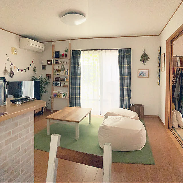 シンプル,シンプルナチュラル,キッチンインテリア,シンプルインテリア,ミニマリストになりたい,シンプルな暮らし,ミニマリストに憧れて,北欧,リビングダイニング,リビング,グリーンカーテン,ディアウォール,Overview mikaの部屋