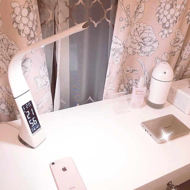 新生活,スタンドライト,コメントお気遣いなく♡,Bedroom,イベント参加,仕事や勉強に,LEDスタンドライト,窓辺,カーテン,黒もありました chisaの部屋