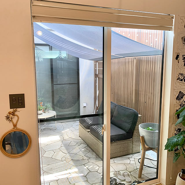 Lounge,オーニング,中庭のある家,インディゴデニム,LIXILスタイルシェード,LIXIL,スタイルシェード,省エネ,写り込む私,暑さ対策 Minteaの部屋
