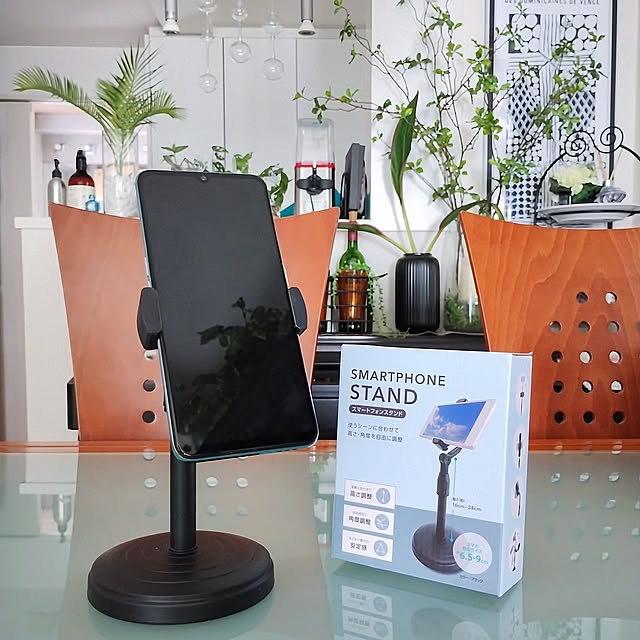 My Desk,100均アイテム,安定感,角度調節自由自在,姿勢に合わせて高さ調節,首にシワ寄りません 笑,スマートフォンスタンド,え？コレが100円？ jinの部屋