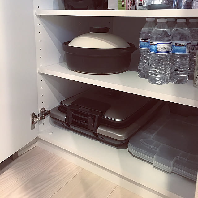 Kitchen,お鍋収納,鍋,ホットプレート収納,ホットプレート,生活感をなくしたい,マンション,●●の置き場所,10000人の暮らし,出番の少ないキッチン家電置き場,モノトーン収納,モノトーンに憧れて,白黒化計画,白が好き kikujiroの部屋