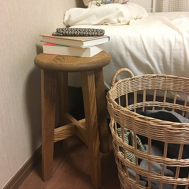 サイドテーブル⁇,松野屋,木製スツール,無印良品,一人暮らし,1K,かご,無垢床,Bedroom niniの部屋