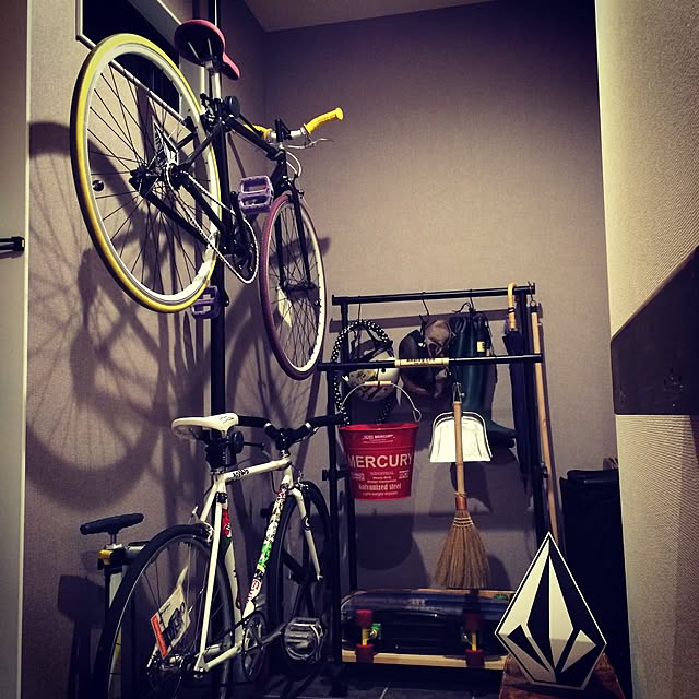 VOLCOM,日本野鳥の会,ハンガーラック プチリメイク,ピスト,自転車壁掛け,土間,セリア,シンプル,男前,男前化計画 Acousagiの部屋