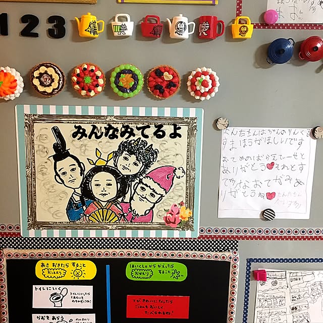 Kitchen,壁面飾り,ひな祭り,サンタクロース,手描きイラスト,アートのある暮らし,冷蔵庫,100均　,見せる収納,プチプラ,子どもの作品,並べるのが好き,セリア,子供部屋,子どもと暮らす,整理整頓,断捨離,ナチュラル,雑貨,インテリア,ダイソー,雑貨大好き♡,Instagram→ayako.anko,マステデコ,北欧モダン,エリックカール,リサラーソン anko.hibuの部屋