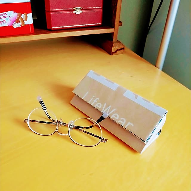 My Desk,ハンドメイド,メガネケース,紙袋再利用,リメイク,ワックスペーパー,オレオ,ユニクロの紙袋,ベタな企業ロゴ大好き,工作の時間,目隠しシート,紙袋リメイク AllMeの部屋