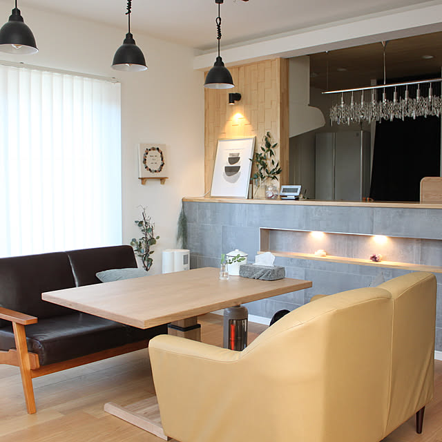 Lounge,おうちcafe,カフェ風,シンプルライフ,シンプル,ナチュラルモダン,カウンターキッチン,cafe風,クランカー,ナチュラル,植物のある暮らし,観葉植物,照明,間接照明,緑に囲まれたい,ソファ,テーブル,こどものいる暮らし,IKEA yurariの部屋