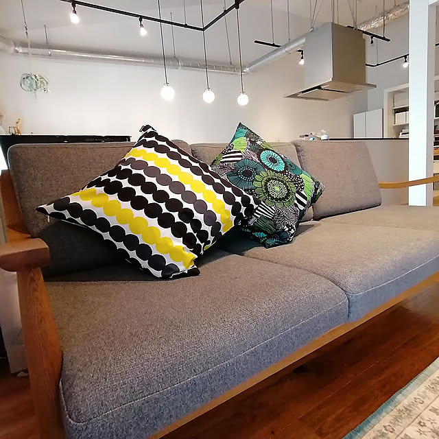 Lounge,クッションカバー,マリメッコ,シイルトラプータルハ,ラシィマット,クラッシュゲート ソファ,マンション暮らし,中古マンションリノベーション,リノベーションマンション maron-cocoの部屋