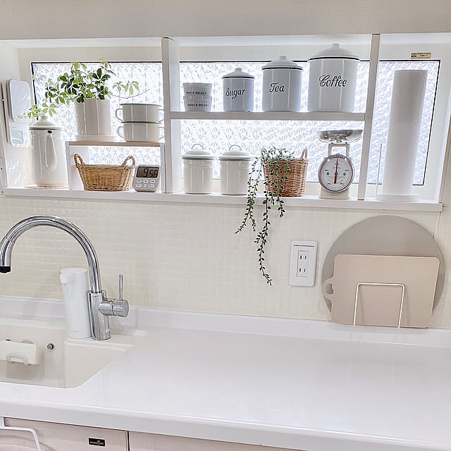 窓辺のインテリア,Kitchen,tower,ナチュラルインテリア,RCの出会いに感謝♡,かごが好き♡,白×木が好き,まな板,キッチン収納 kurinの部屋