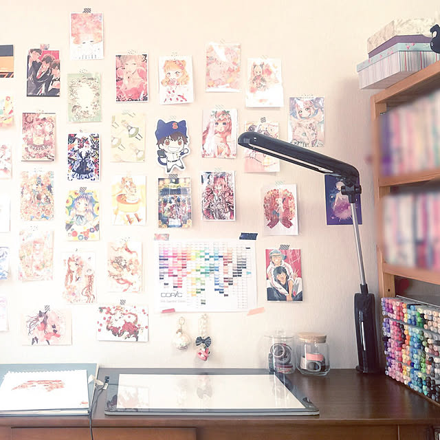 My Desk,ニッセンの机,コピック ,ポストカード,お絵描きスペース,ごちゃごちゃ,オタク部屋,照明,ナチュラル,ハンドメイド ppppppporiの部屋