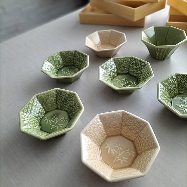My Desk,買ってよかったもの,暮らしを楽しむ,心地よい暮らし,日々の暮らし,セリア,セリアの器,豆皿,和食器好き,テーブルコーディネート,器好き,リラックス空間,緑のある暮らし coco0.84.の部屋