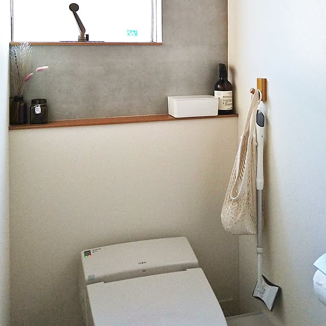 新生活,無印良品,壁に付けられる家具,吊り下げ収納,フック,トイレットペーパー収納,リメイクシート,ダイソーリメイクシート,モルタル風,トイレのインテリア,フレグランスジェル,On Walls yukoの部屋