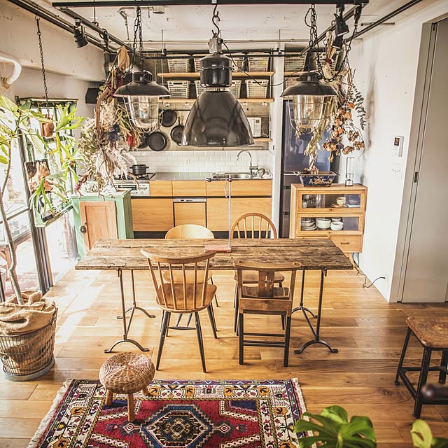 Overview,オールドキリム,コウモリラン,多肉植物,照明,観葉植物,オルテガ柄,インダストリアル,時計,ダイニング,カリモク60,ヴィンテージ,ミッドセンチュリー,アーコールチェア,キリムラグ,リノベーション,ビカクシダ,ドライフラワー,ナチュラル,ラダー,模様替え,スツール,お香立て,アンティーク,ラグマット,DIY,足場板古材,アントチェア,ビフルカツム,リビング renovelifeの部屋