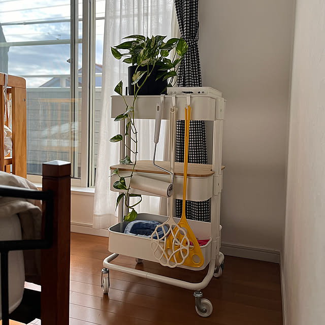 Bedroom,IKEAのワゴン,洗濯バサミの収納,シンプルインテリア siosai10の部屋
