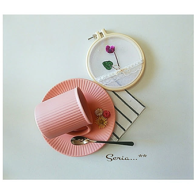 Kitchen,感謝｡.:*ฺ✤ฺ,忙しくても楽しんで♡,久しぶりの投稿,自分らしく自由に…,コメントお気遣いなく♡,セリア,マグカップ,いつもいいねやコメありがとうございます♡,1月20日,スプーン,刺繍枠,ダイソー,ダイソー刺繍枠,コースター,ハンドメイド,押し花,シクラメン,シンプルが好き,押し逃げゴメンなさぃ|ω˂̶๑)੭༡,お皿,春色,セリアの食器,レース,セリアのカトラリー,お花のある暮らし,セリアマグカップ,100均 umiumiの部屋