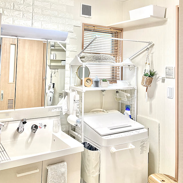 Bathroom,Daiso,コードレス掃除機,マキタ掃除機,足拭きマット,ナチュラル,洗面所,ゴミ箱,ドライヤー,洗濯機周り,洗濯機,ホワイト,洗濯機ラック,洗面所 収納,建売住宅,洗面所収納,こどもと暮らす,ドライヤー収納,縦型洗濯機,マグネット式,洗濯機まわりの収納,ベージュ merutoの部屋