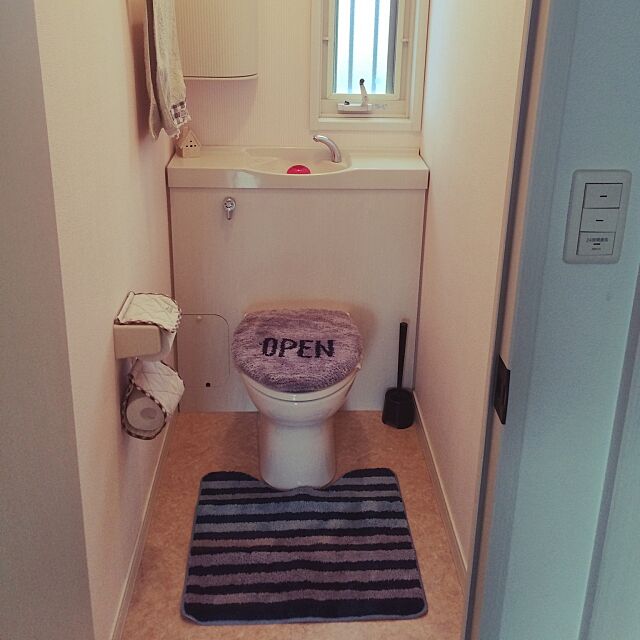 Bathroom,IKEAのトイレブラシ,ピンクのストライプ壁紙,トイレマットSET,ニトリ Miwaの部屋