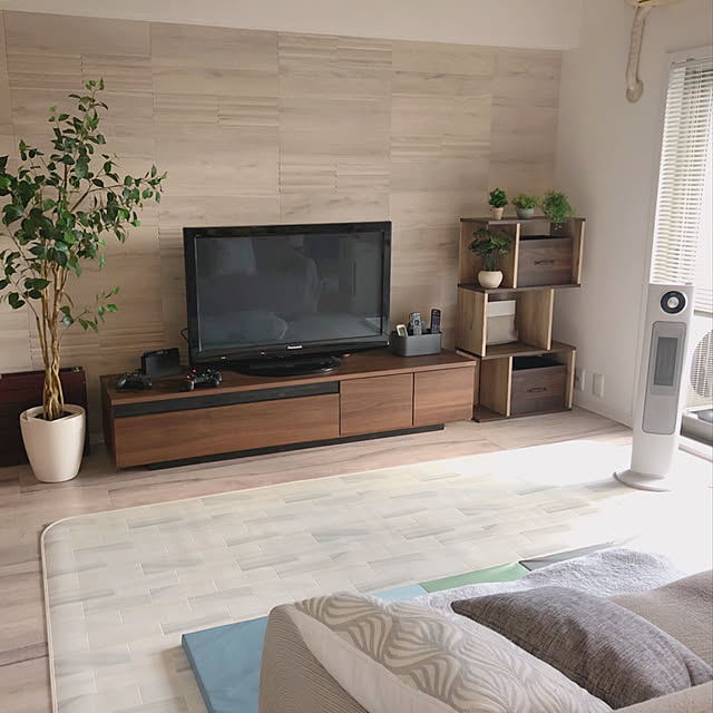 ブラインド,撥水ラグマット,いぬと暮らす,LIXIL,マンション,エコカラット,テレビボード,リノベーション,フェイクグリーン,Lounge hnk2622の部屋