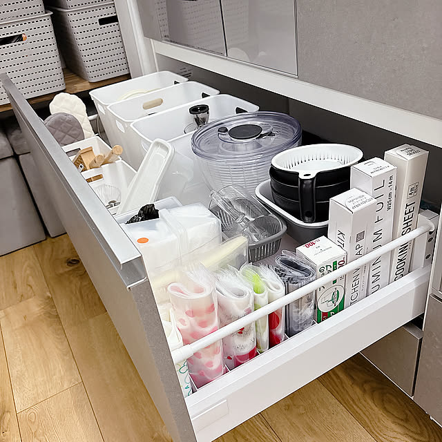Kitchen,キッキン収納,キッキン,ダイソー,マグネット,100均,傘立て,一人暮らし,ラップ収納,平屋,Daiso,タカラスタンダード,引き出し収納,ラップホルダー,クッキングシート,平屋暮らし,キッチン道具,立てる収納,アルミホイル,ジッパー袋,アルミホイル収納,タカラスタンダード キッチン,隙間活用,マグネット傘立て,ジッパー袋収納,クッキングシート収納 tomatoの部屋