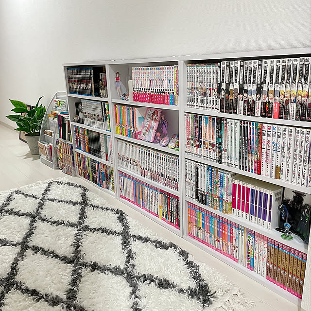 漫画コーナー,廊下,ホワイトインテリア,北欧モダン,フェイクグリーン,ラグ,シンプルモダン,モダンインテリア,本,On Walls YKAの部屋