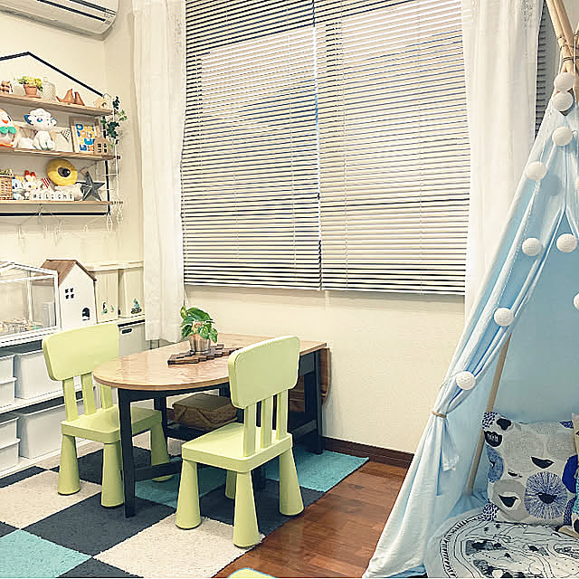 ダイソー棚,100均DIY,ヘリンボーン風木製プレート,新生活,すっきり暮らしたい,みなさまありがとうございます♥︎,子供のいる暮らし,DIYのある暮らし,いつもいいねありがとうございます♡,みてくださってありがとうございます,RCの出会いに感謝♡,おうち時間を楽しむ,模様替え,おもちゃ収納,ポケモンハウス,Bedroom,ティピーテント手作り,ニトリオーダーブラインド,ニトリブラインド,ブラインド×カーテン,造作棚,ブラインド セパレートタイプ,コーヒーテーブル,IKEA,キッズルーム,タイルカーペット felicityの部屋