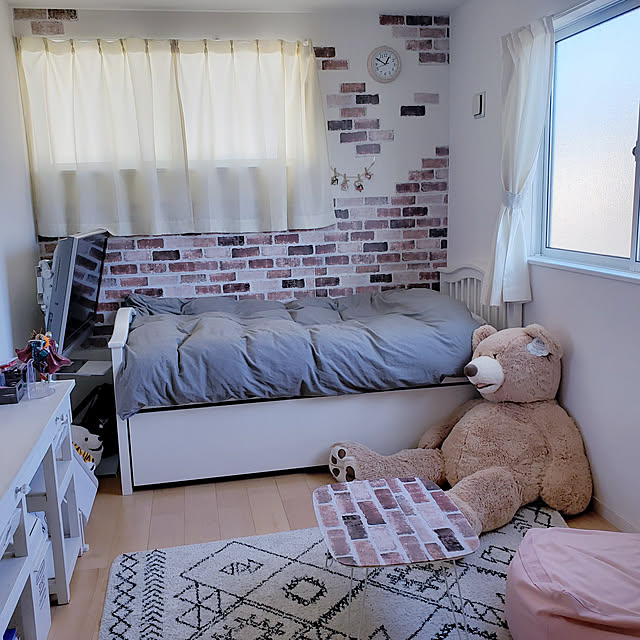 Bedroom,布団カバー,こどものいる暮らし,大人ナチュラル,無印,無印シーツ,姫ベッド,コストコくまちゃん,ダイソー,ダイソーリメイクシート,レンガシート,しまむらのラグ,ビーズクッション,テーブルリメイク,親子ベッド,こども部屋,女の子の部屋,冬支度 puritan_rの部屋