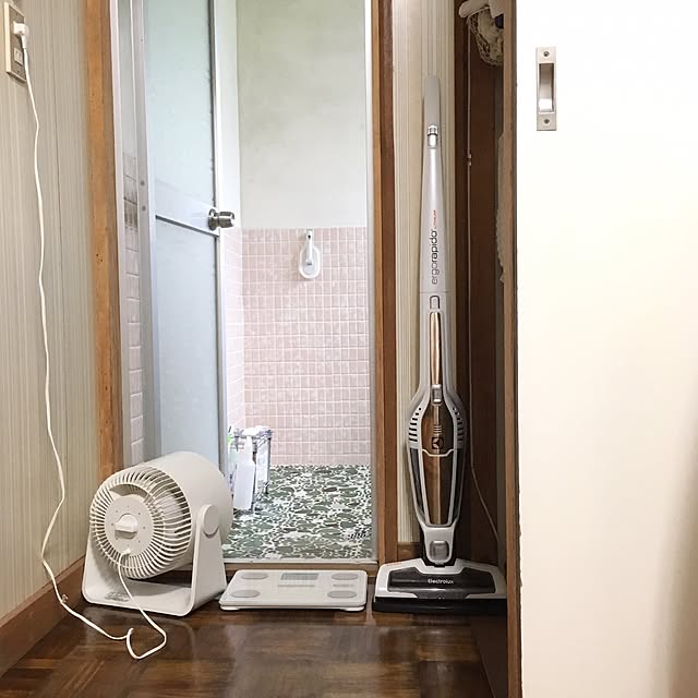 Bathroom,セルフリノベーション,昭和物件,タイルのお風呂,サーキュレーター,賃貸,田舎暮らし,築40年以上の昭和なお家,無印良品 m.tokの部屋