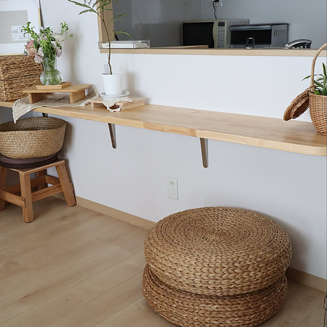 手編みかご,カゴが好き♡,IKEA,フラワーデザイン,グリーンのある暮らし,木のぬくもり,賃貸マンション,ゴールドインテリア,花器,外国インテリア,フラワーベース,賃貸インテリア,ナチュラルインテリア,観葉植物のある暮らし,リユース家具,木のおうち,ZARA HOME,ベージュインテリア,丁寧な暮らし,観葉植物,見せる収納,シンプルインテリア,外国インテリアに憧れて,ベージュのカーテン,フラワーアレンジメント,ブーケ,ガラス容器,ガラスベース,スタッキングシェルフ無印良品,Kitchen Summerの部屋