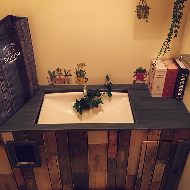 Diyでカフェ風トイレ ナチュラルな空間はくつろぎの場所 Roomclip Mag 暮らしとインテリアのwebマガジン Diyでカフェ風トイレ ナチュラルな空間はくつろぎの場所 Roomclip Mag 暮らしとインテリアのwebマガジン