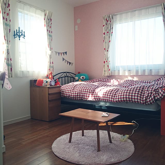 Bedroom,いつもいいねやコメントありがとう♡,ウォールステッカー,ニトリ布団カバー,サリュテーブル,ニトリのラグ Yuの部屋