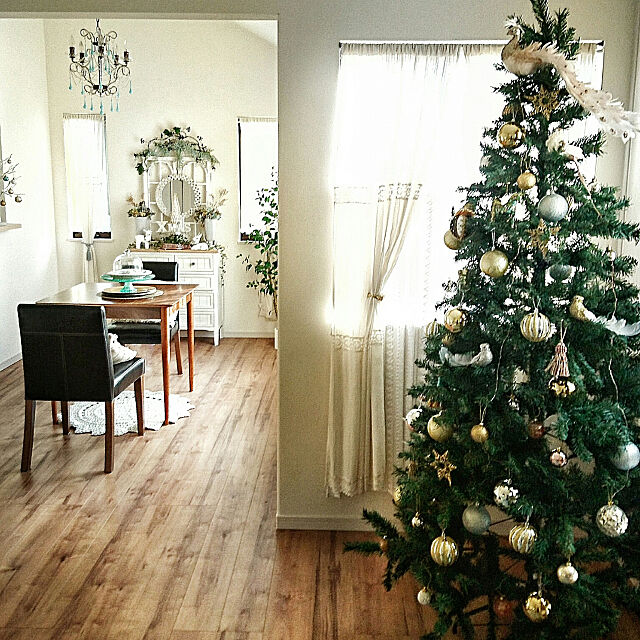 Lounge,クリスマス,ホワイト,フランフラン,ゴールド,ダイソー,Francfranc,キャンドゥ,ブルー,ニトリ,ニトリのクリスマスツリー,クリスマスツリー210㎝ mayu-hanの部屋