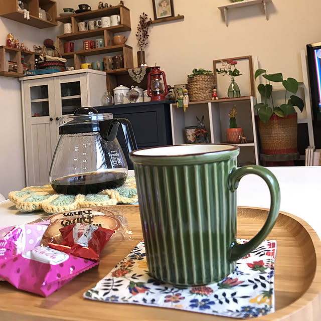 My Desk,生活感のある部屋,おやつタイム,コースター,ニトリのマグカップ,至福の時間,居心地の良い空間作り,見て頂いてありがとうございます♡,穏やかな日常に感謝,カラフル,賃貸でも楽しく♪,見せる収納 kurokoの部屋