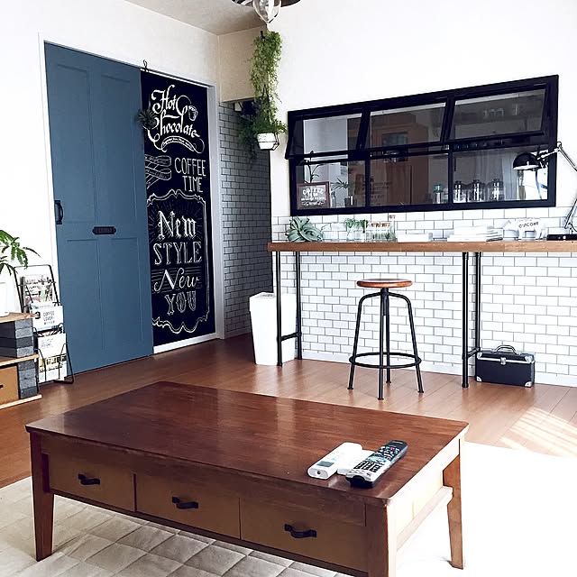 Overview,引き出しDIY,テーブル,ドアDIY,チョークレタリング,黒板,観葉植物,インテリア,窓枠DIY,グリーンのある暮らし,DIY,ブルックリンスタイル,カフェ風,室内窓,カフェ風インテリアを目指して,cafe風,木材,NO GREEN NO LIFE,フェイクグリーン,いなざうるす屋さん,カウンターテーブル,スツール,デスクライト,チョーク,サブウェイタイル風壁紙,IKEA SEIMI_07の部屋