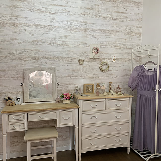 木目調クロス,アクセントクロス,ホワイトインテリア,ハンドメイド雑貨,On Walls maayaの部屋